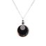 Collier art déco Ciewenn composé d’une chaîne en acier inoxydable décorée d’une superposition de pampilles rondes noires et argentées. Des petites perles noires et argentées, harmonieusement mêlées, finissent l’ensemble.