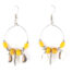 Boucles d'oreilles créoles Ciewenn composées d'un cercle argenté, de pampilles gouttes argentées, de perles texturées jaunes et argentées.