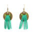Boucles d'oreilles hippies chics Ciewenn composées d'un disque bronze décoré de perles et de suédines dans un camaïeux de verts