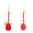 Boucles d'oreilles art déco composées d'un cercle, de perles, d'une pampille événteil dorée, d'une goutte rouge et d'un losange violet