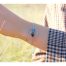 Ce Bracelet art déco Ciewennest composé d'une chaîne en acier inoxydable, ornée d'un cercle décoré d'un mélange de perles noires et jaunes.