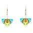 Boucles d'oreilles hippies chics Ciewenn composées de perles colorées et d'un jeu de pampilles bleues, vertes, jaunes et bronze aux formes variées